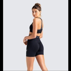 DO YOU EVEN SCRUNCH SEAMLESS SHORTS JET BLACK